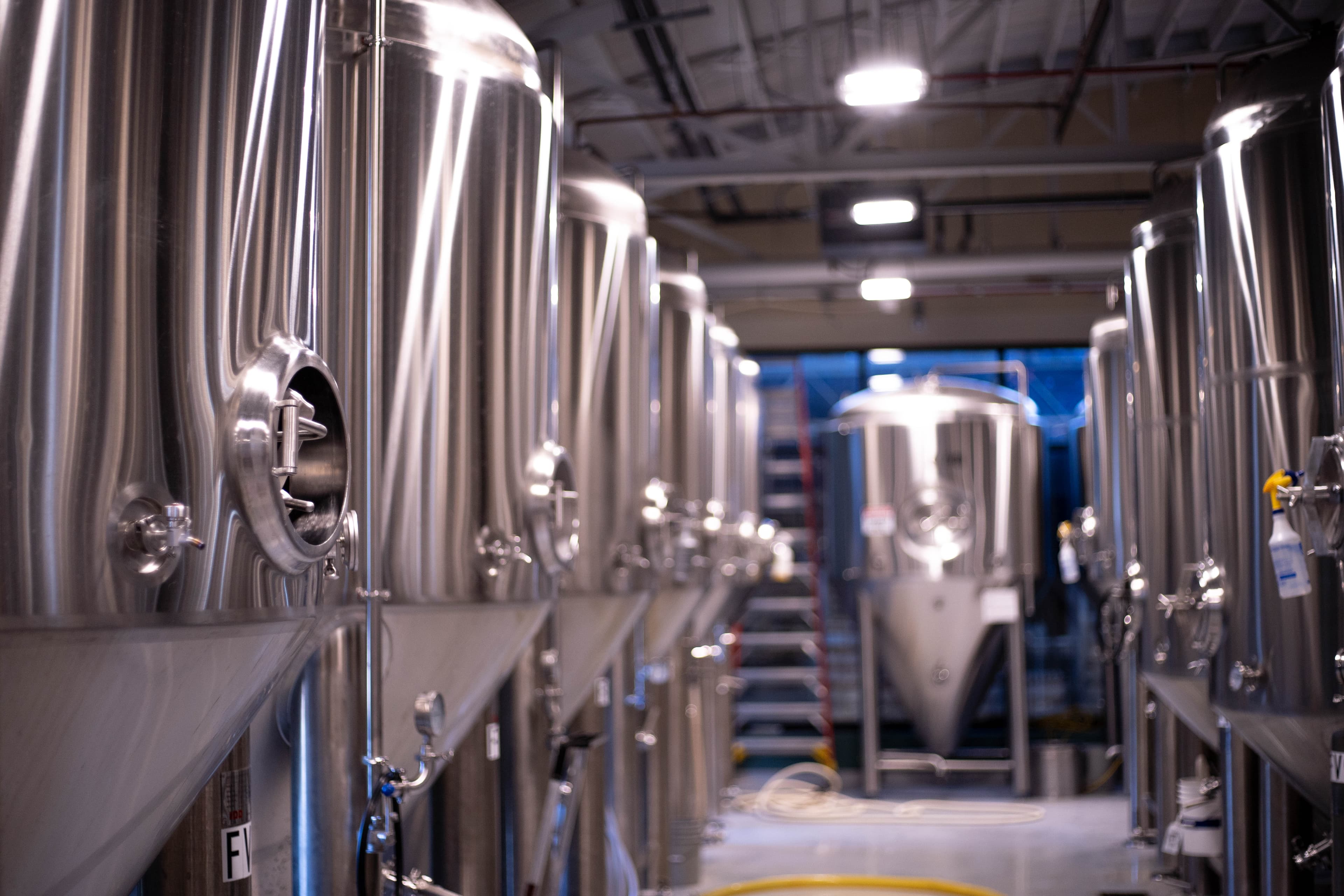 Finishing and conditioning vessels
